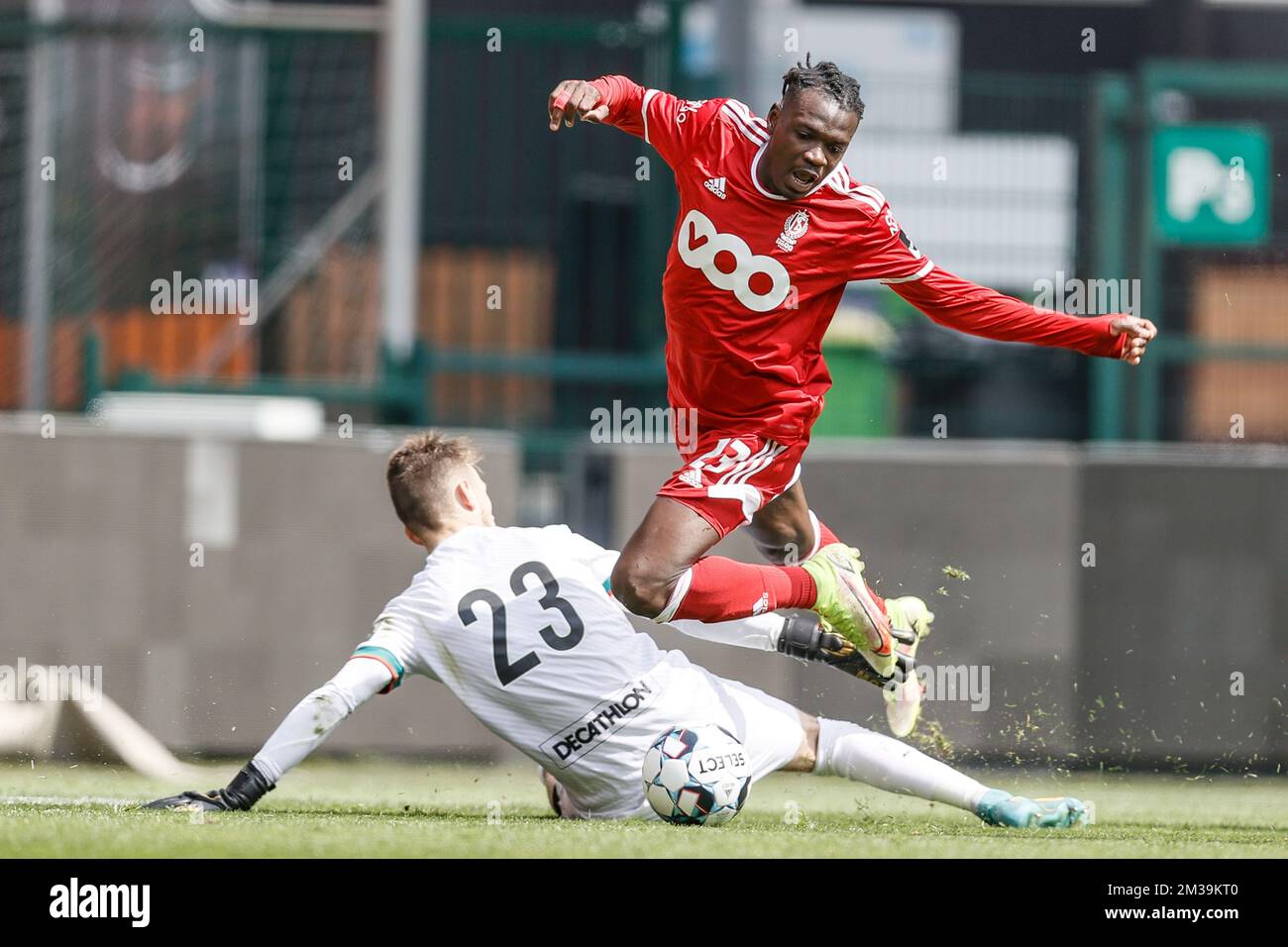 Timothy Martin de Virton et Abdoul Fessai Tapsoba de Standard