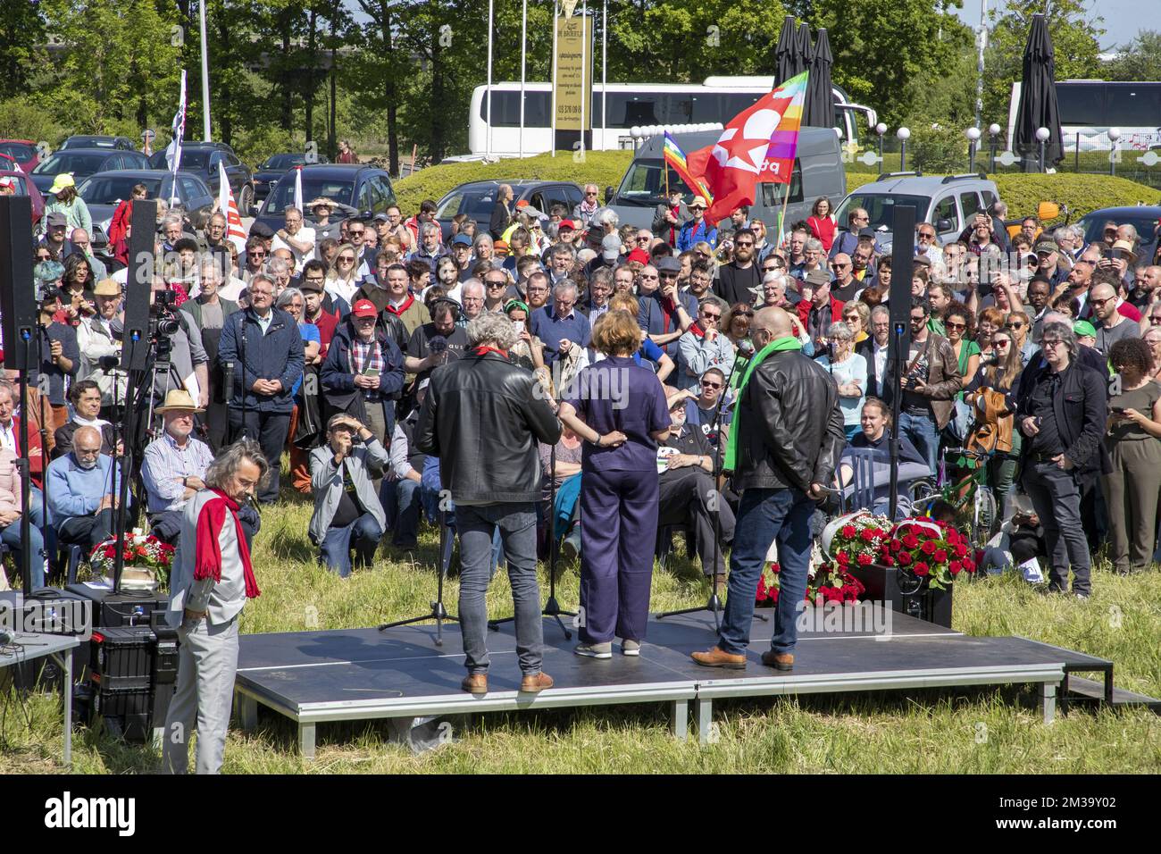 L'illustration montre une grande commémoration de la victoire sur le fascisme, organisée par la coalition du 8 mai, au fort de Breendonk, dimanche 08 mai 2022. La coalition du 8th mai est une collaboration de syndicats, d'organisations et de personnalités de la société civile, du monde culturel et universitaire. Notre objectif principal est de faire de 8 mai, le jour de la victoire sur le fascisme à la fin de la Seconde Guerre mondiale, un jour férié officiel en Belgique. BELGA PHOTO NICOLAS MATERLINCK Banque D'Images