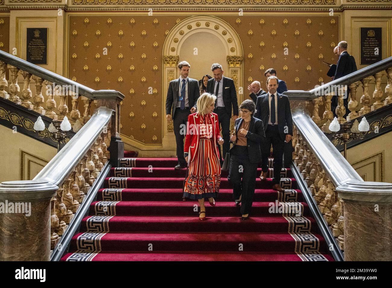 La princesse Astrid de Belgique et le ministre fédéral Tinne Van der Straeten photographiés lors d'une rencontre avec le ministre d'État pour l'Europe et l'Amérique du Nord, au Bureau des affaires étrangères, du Commonwealth et du développement, le premier jour de la mission commerciale économique au Royaume-Uni, à Londres, le lundi 09 mai 2022. Avec plus de 400 participants, 214 entreprises et organisations et quatre jours d'activités dans la région du Grand Londres, cette mission est l'une des plus importantes jamais organisées par l'Agence belge du commerce extérieur. BELGA PHOTO POOL JASPER JACOBS Banque D'Images