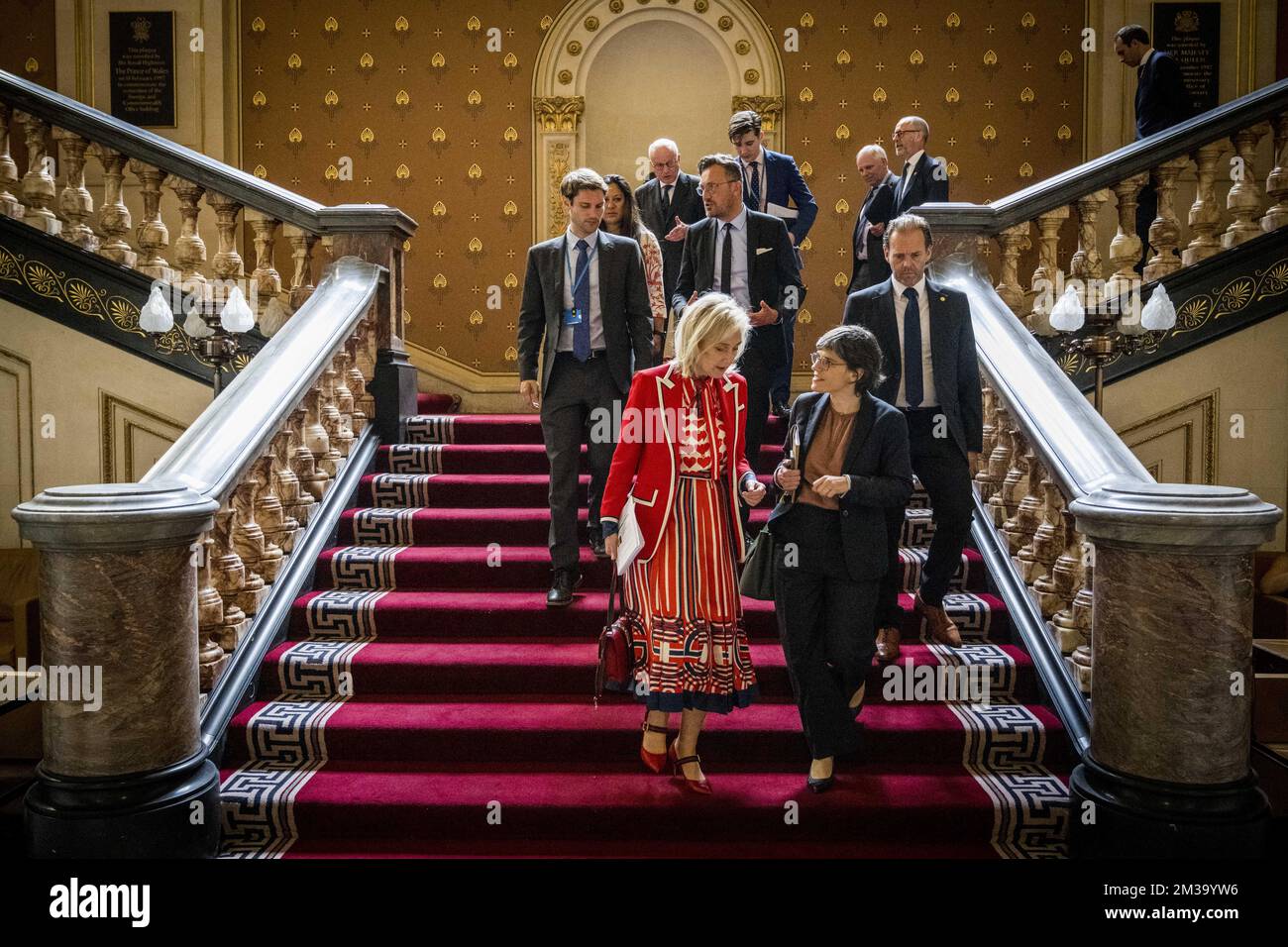 La princesse Astrid de Belgique et le ministre fédéral Tinne Van der Straeten photographiés lors d'une rencontre avec le ministre d'État pour l'Europe et l'Amérique du Nord, au Bureau des affaires étrangères, du Commonwealth et du développement, le premier jour de la mission commerciale économique au Royaume-Uni, à Londres, le lundi 09 mai 2022. Avec plus de 400 participants, 214 entreprises et organisations et quatre jours d'activités dans la région du Grand Londres, cette mission est l'une des plus importantes jamais organisées par l'Agence belge du commerce extérieur. BELGA PHOTO POOL JASPER JACOBS Banque D'Images