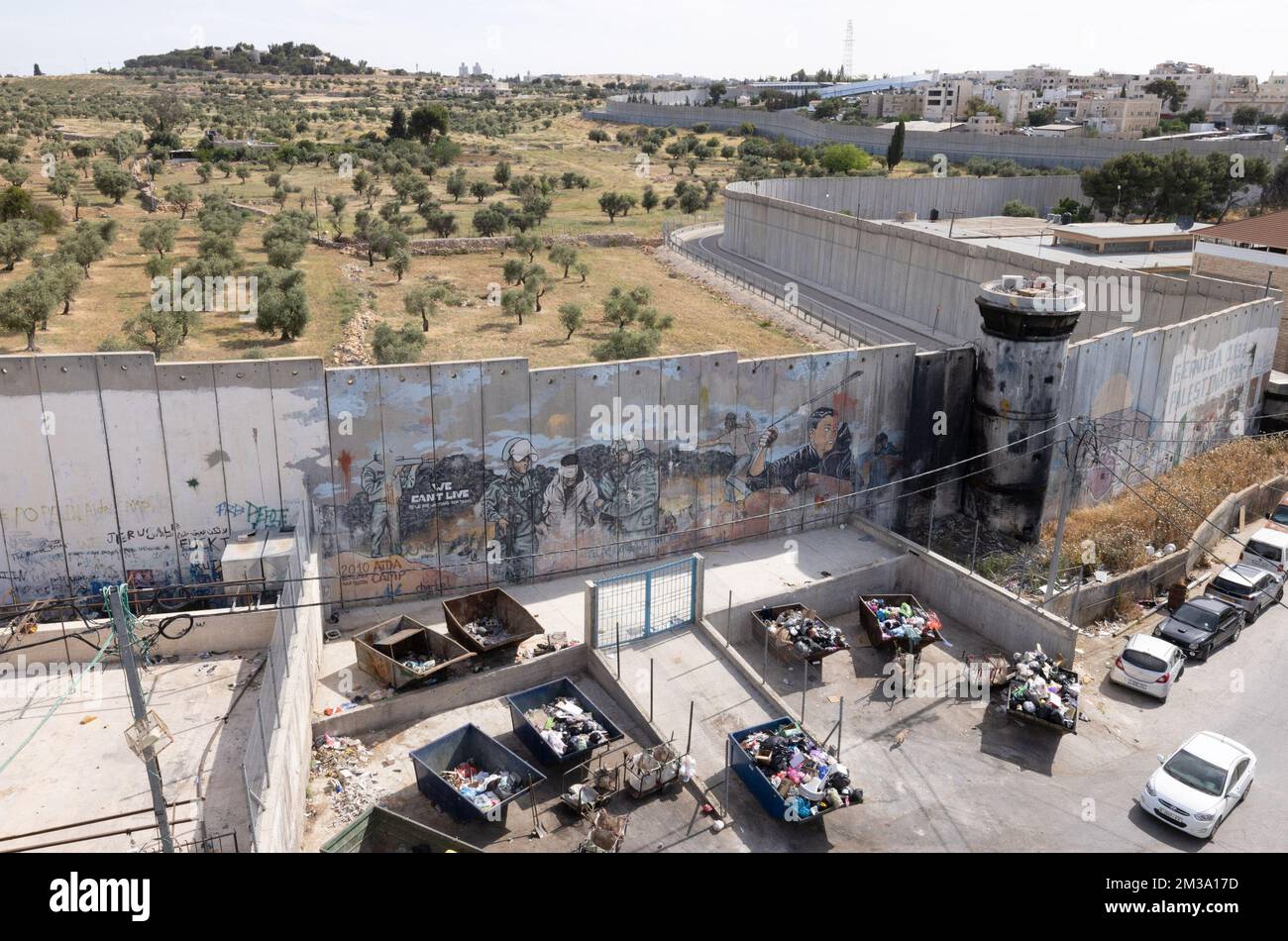 L'illustration montre le mur à la frontière entre les territoires palestiniens et Israël, lors d'une visite à l'école de l'UNRWA au camp d'Aida, à Betlehem, le troisième jour de la visite du ministre de la coopération pour le développement et de la politique urbaine de Kitir dans les Territoires palestiniens, mercredi 11 mai 2022. Kitir se rendra en Palestine du 09 au 13 mai. Elle attire l'attention sur la nécessité d'une protection de haute qualité pour les Palestiniens qui doivent vivre sous l'occupation et qui veulent donner aux jeunes et aux femmes palestiniennes une perspective d'avenir plus prometteur. Au cours de sa visite à la Pa occupée Banque D'Images