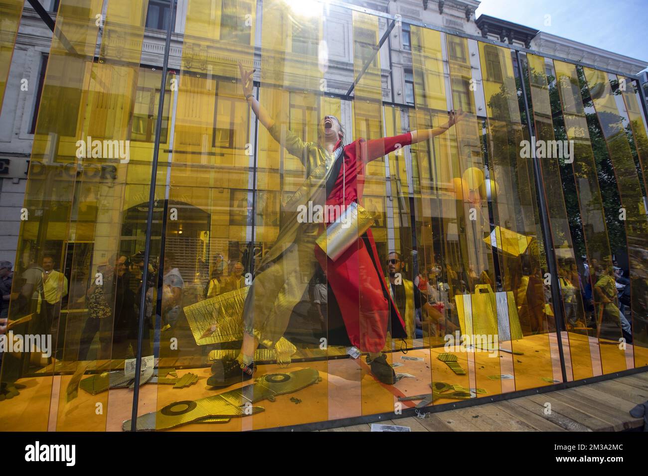 L'illustration montre l'édition 12th de la 'Zinneke Parade', à Bruxelles, le samedi 14 mai 2022. La « Zinneke Parade », qui s'est tenue deux ans, a été créée en 2000 comme un carnaval multiculturel pour relier les nombreuses cultures, communautés et quartiers de Bruxelles. BELGA PHOTO NICOLAS MATERLINCK Banque D'Images