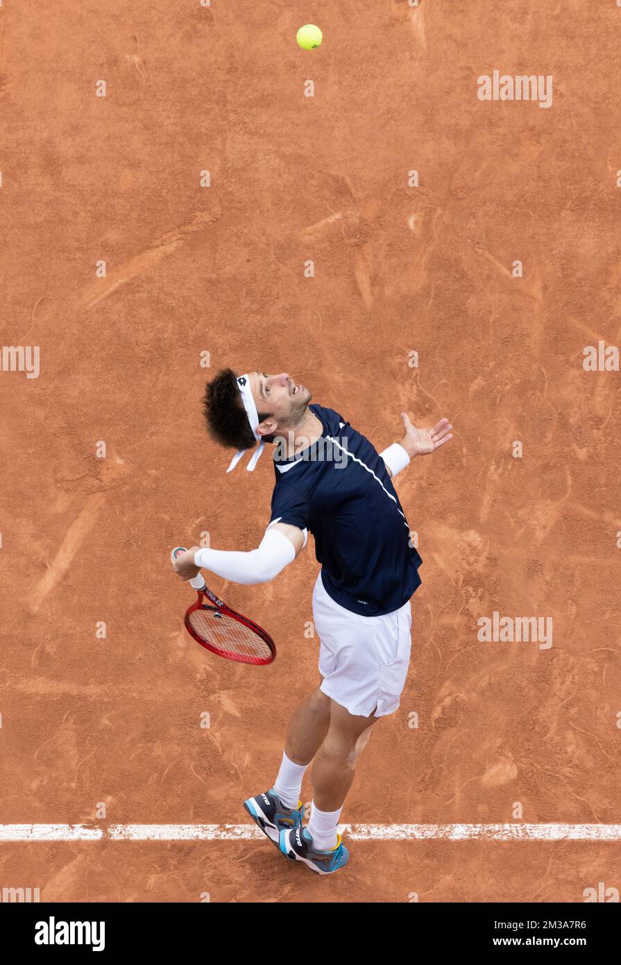 Belge Sander Gille photographié lors d'un match de tennis entre le couple belge Vliegen-Gille contre le couple français Herbert-Mahut, lors du premier tour du tournoi de double masculin, au tournoi de tennis Roland Garros French Open, à Paris, en France, le mercredi 25 mai 2022. Le tournoi de cette année a lieu du 22 mai au 5 juin. BELGA PHOTO BENOIT DOPPAGNE Banque D'Images