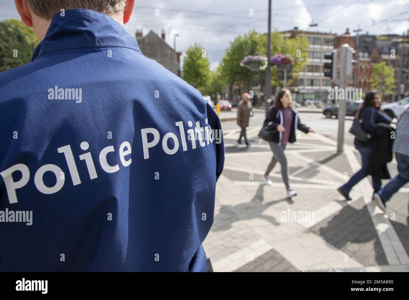 Le logo de la police belge représenté lors d'un moment de presse concernant un nouveau système de caméra de vitesse de contrôle de section sur le Gentsesteenweg - Chaussee de Gand, à la Schweizerplein - place Schweitzer, à Sint-Agatha-Berchem - Berchem-Sainte-Agathe, Bruxelles, le vendredi 27 mai 2022. L'appareil vérifie le respect de la limite de vitesse de 30 km/h sur cette route dans les deux directions (vers la ville et vers la périphérie) entre l'avenue de Sellier de Moranville et la place Schweitzer. BELGA PHOTO NICOLAS MATERLINCK Banque D'Images