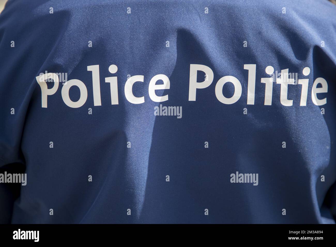 Le logo de la police belge représenté lors d'un moment de presse concernant un nouveau système de caméra de vitesse de contrôle de section sur le Gentsesteenweg - Chaussee de Gand, à la Schweizerplein - place Schweitzer, à Sint-Agatha-Berchem - Berchem-Sainte-Agathe, Bruxelles, le vendredi 27 mai 2022. L'appareil vérifie le respect de la limite de vitesse de 30 km/h sur cette route dans les deux directions (vers la ville et vers la périphérie) entre l'avenue de Sellier de Moranville et la place Schweitzer. BELGA PHOTO NICOLAS MATERLINCK Banque D'Images