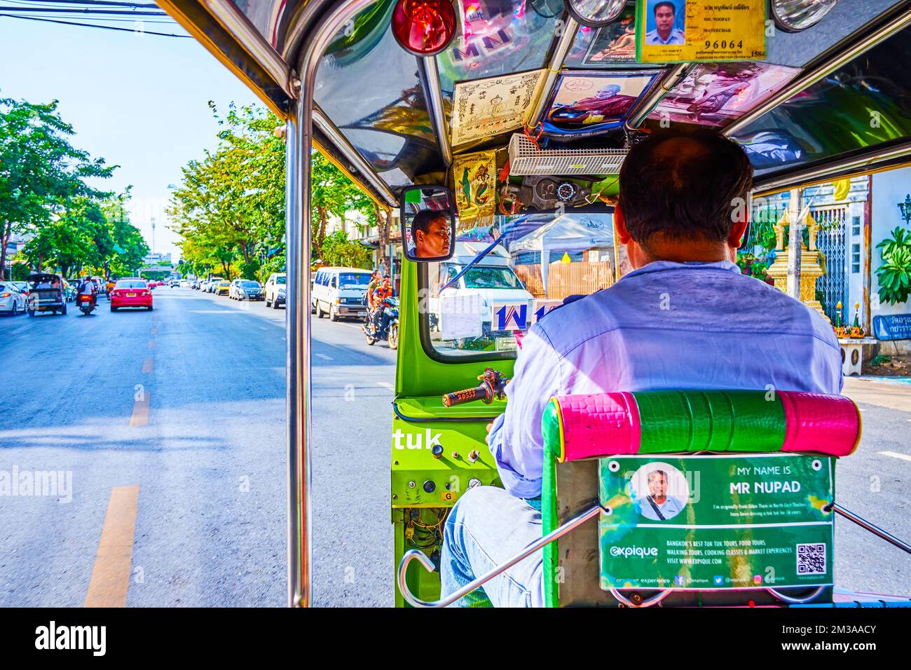 BANGKOK, THAÏLANDE - 23 AVRIL 2019 : tuk tuk taxi à cheval le long de la rue dans la vieille ville, sur 23 avril à Bangkok, Thaïlande Banque D'Images