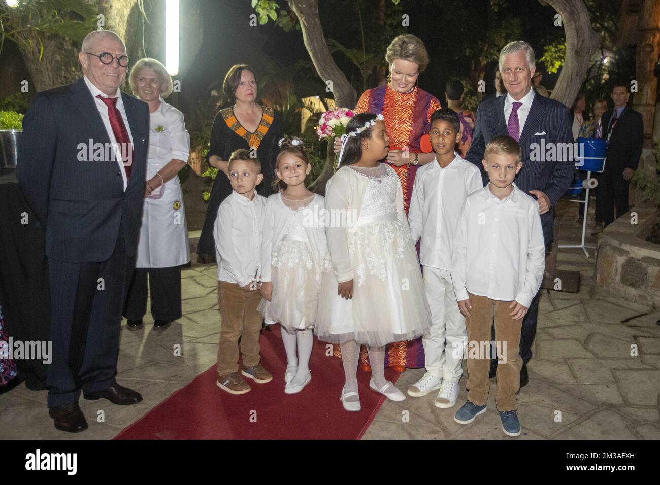 Reine Mathilde de Belgique et Roi Philippe - Filip de Belgique photographié lors d'un dîner avec la délégation belge au restaurant Bush Camp, à Lubumbashi, lors d'une visite officielle du couple royal belge en République démocratique du Congo, samedi 11 juin 2022. Le roi et la reine de Belgique visiteront Kinshasa, Lubumbashi et Bukavu de 7 juin à 13 juin. BELGA PHOTO NICOLAS MATERLINCK Banque D'Images