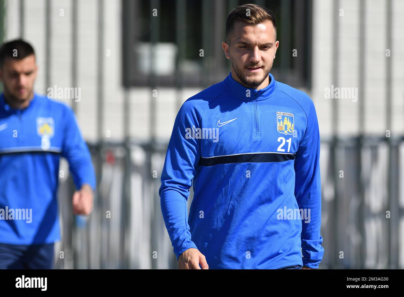 Erdon Daci de Westerlo arrive pour une session d'entraînement avant la saison 2022-2023, de l'équipe belge de football de première division KVC Westerlo, mardi 14 juin 2022 à Bruges. BELGA PHOTO LUC CLAESSEN Banque D'Images