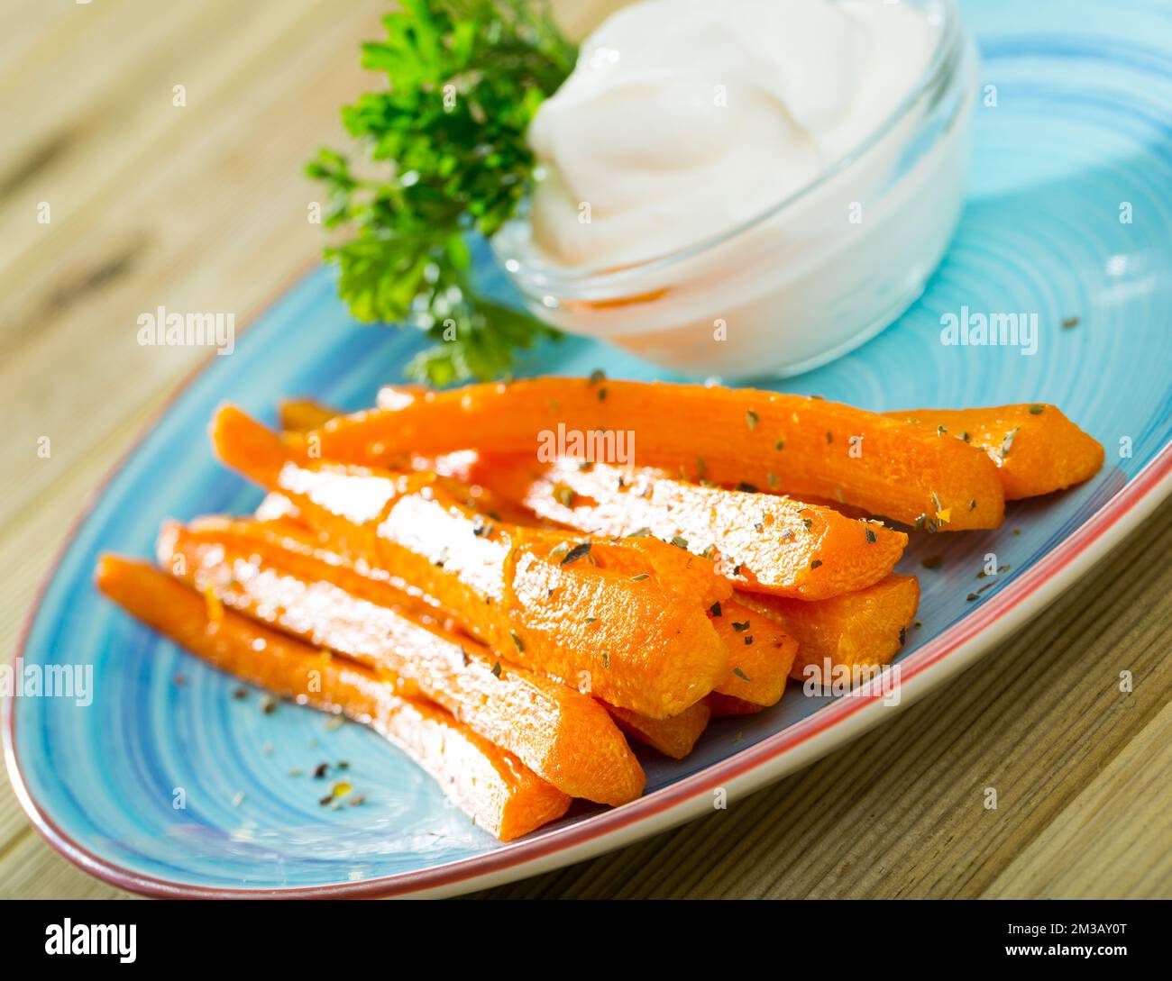 Bâtonnets de carottes à la crème aigre Banque D'Images