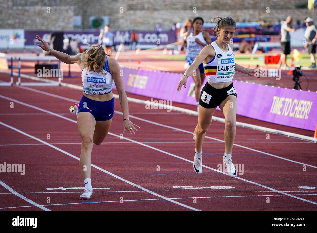 Zoe Laureys Belge (à droite) photographié en action le quatrième jour des Championnats européens d'athlétisme U18, mardi 05 juillet 2022 à Jérusalem, Israël. BELGA PHOTO COEN SCHILDERMAN Banque D'Images