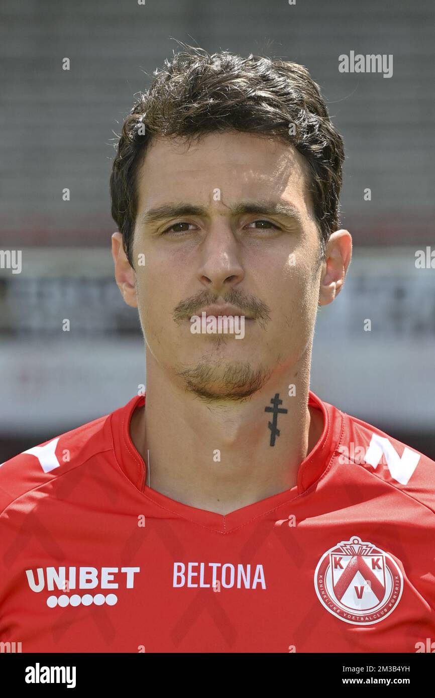 Alex Radovanovic Aleksandar Radovanovic de Kortrijk pose pour le photographe au ...
