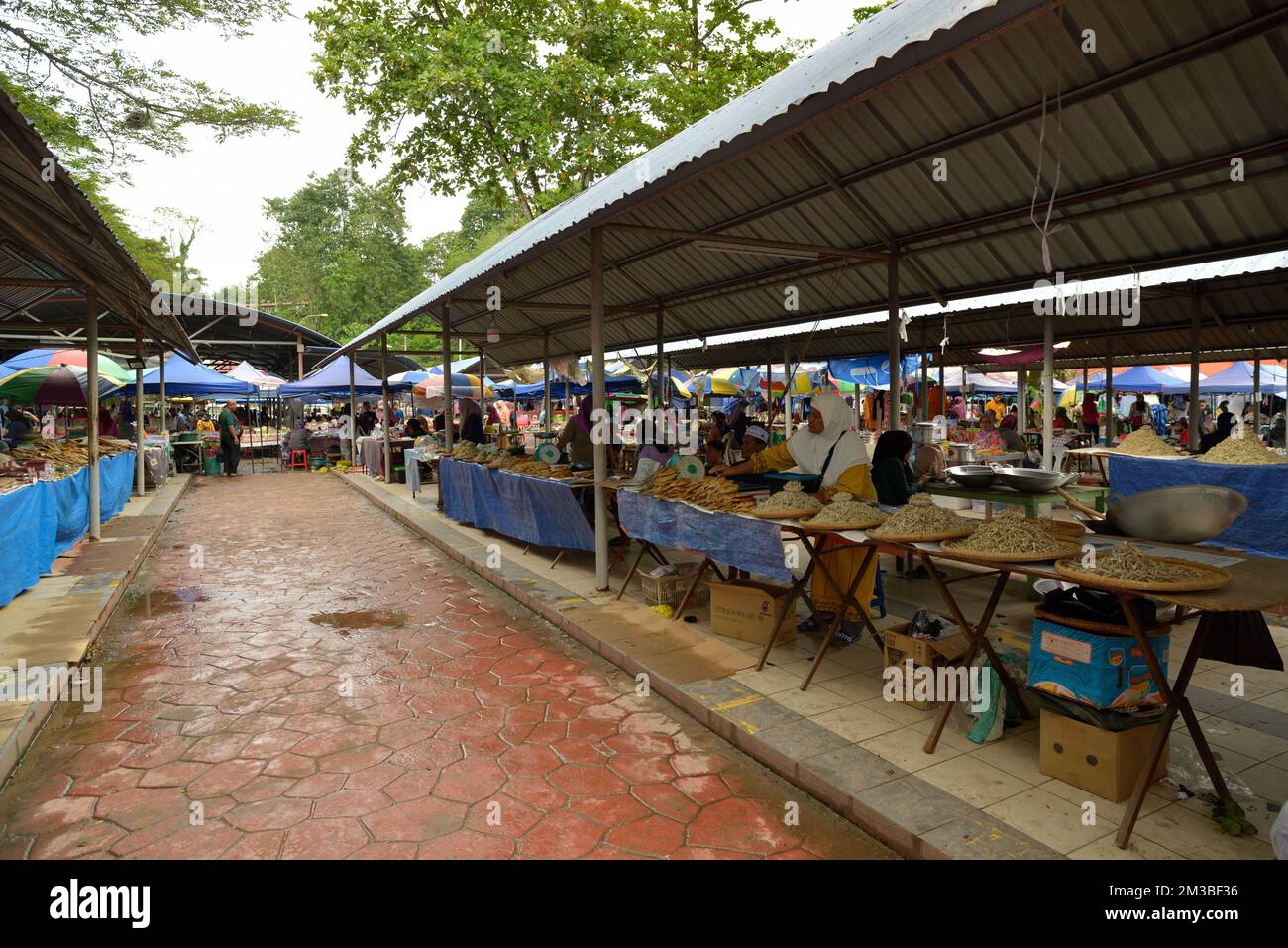 Une scène au marché du dimanche (Pasar Tani Kekal Tamu) à Kota Belud, Sabah, Bornéo, Malaisie. Banque D'Images