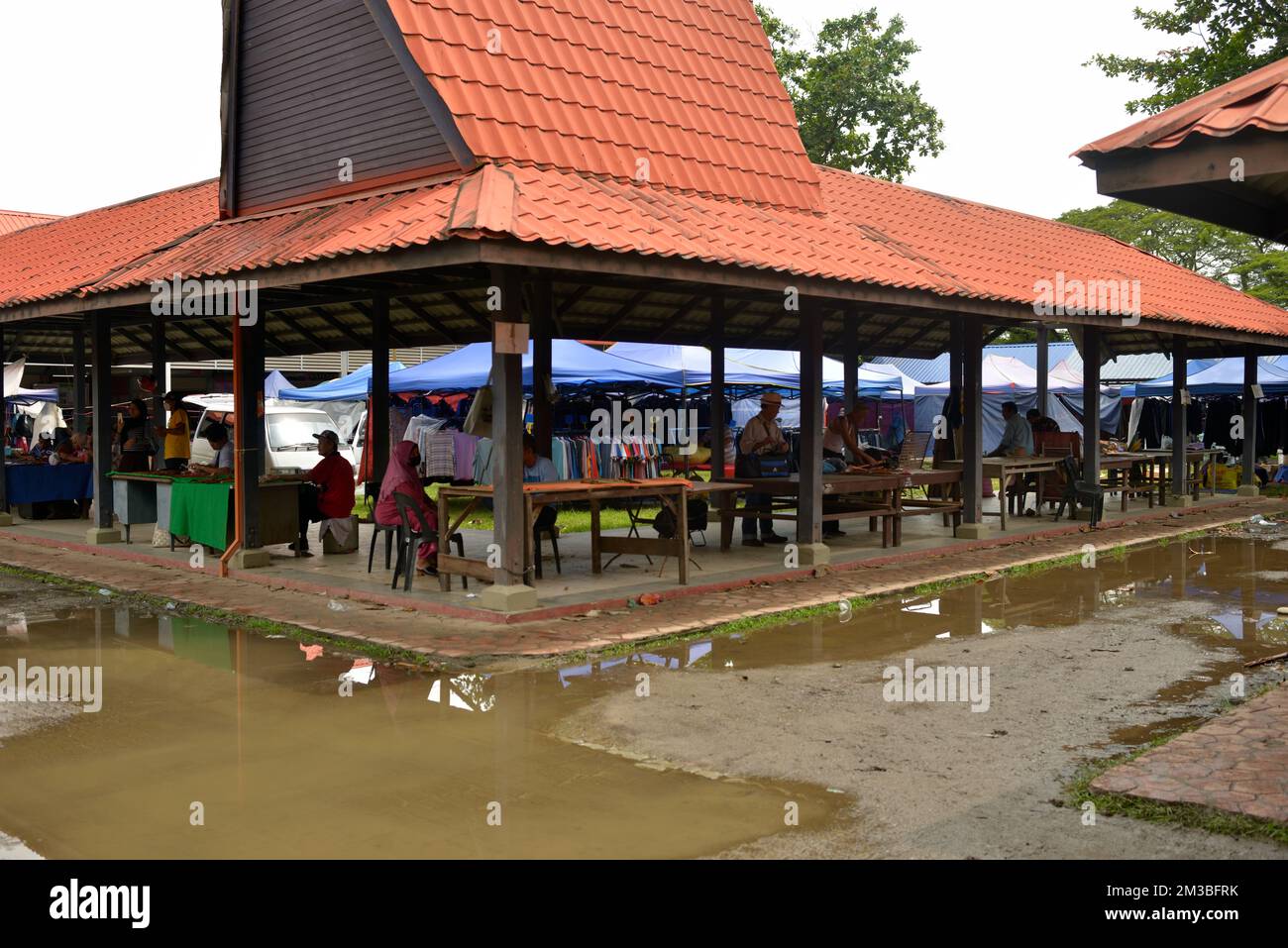 Une scène au marché du dimanche (Pasar Tani Kekal Tamu) à Kota Belud, Sabah, Bornéo, Malaisie. Banque D'Images