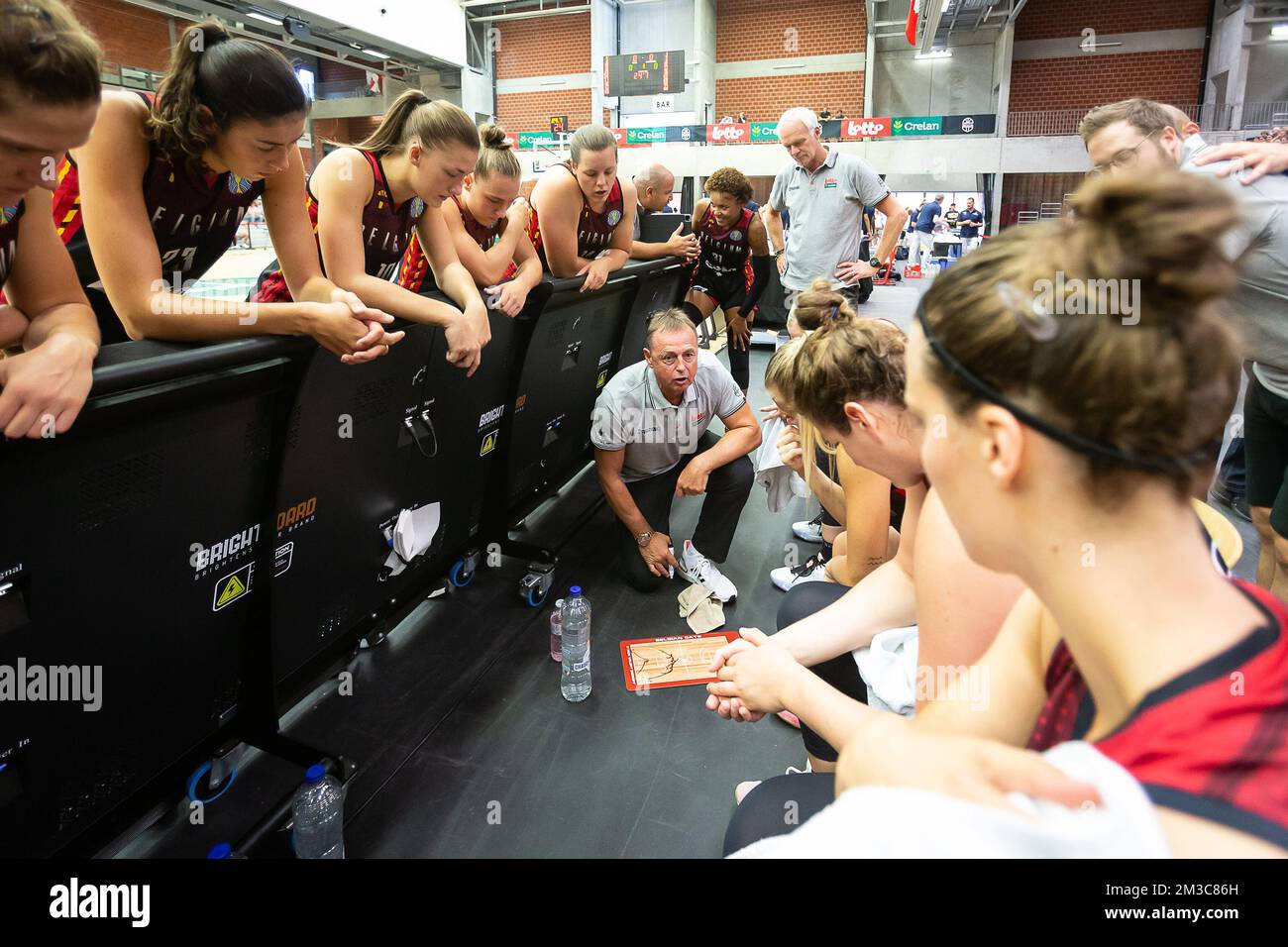 L'illustration montre un match de basket-ball amical entre l'équipe nationale féminine belge les Cats belges et la France, dimanche 04 septembre 2022 à Kortrijk. BELGA PHOTO JAMES ARTHUR GEKIERE Banque D'Images