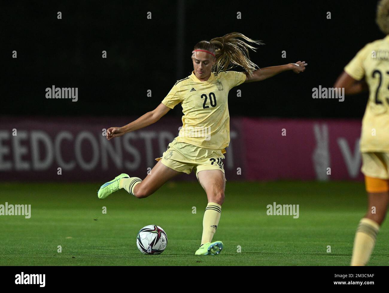 Julie Biesmans, de Belgique, photographiée en action lors du match entre l'équipe nationale féminine de football belge les flammes rouges et l'Arménie, à Erevan, Arménie, le mardi 06 septembre 2022, le match de qualification final du Groupe F, pour les Championnats du monde de football féminin. BELGA PHOTO DAVID CATRY Banque D'Images