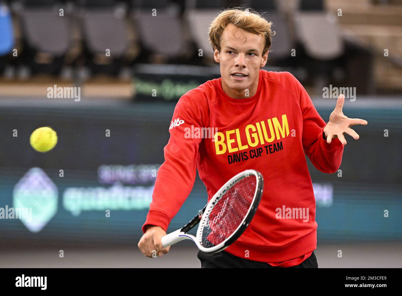 Michael Geerts Belge photographié en action lors d'une session de formation de l'équipe belge lors de la phase de groupe des finales de la coupe Davis 2022, vendredi 16 septembre 2022, à Hambourg, en Allemagne. La Belgique se disputera du 13 au 18 septembre contre l'Australie, l'Allemagne et la France dans le groupe C. BELGA PHOTO LAURIE DIEFFEMBACQ Banque D'Images