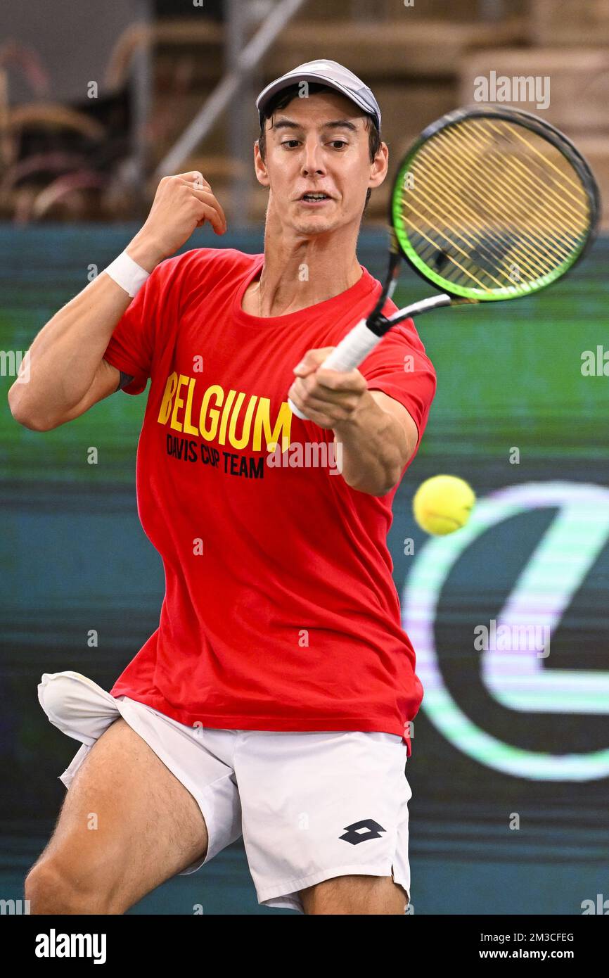 Joran Vliegen Belge photographié en action lors d'une session de formation de l'équipe belge lors de la phase de groupe des finales de la coupe Davis 2022, vendredi 16 septembre 2022, à Hambourg, en Allemagne. La Belgique se disputera du 13 au 18 septembre contre l'Australie, l'Allemagne et la France dans le groupe C. BELGA PHOTO LAURIE DIEFFEMBACQ Banque D'Images