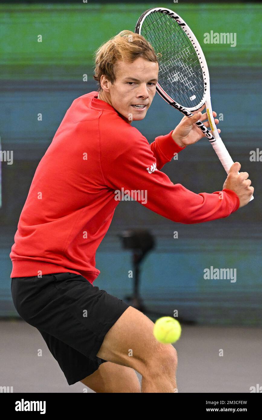 Michael Geerts Belge photographié en action lors d'une session de formation de l'équipe belge lors de la phase de groupe des finales de la coupe Davis 2022, vendredi 16 septembre 2022, à Hambourg, en Allemagne. La Belgique se disputera du 13 au 18 septembre contre l'Australie, l'Allemagne et la France dans le groupe C. BELGA PHOTO LAURIE DIEFFEMBACQ Banque D'Images