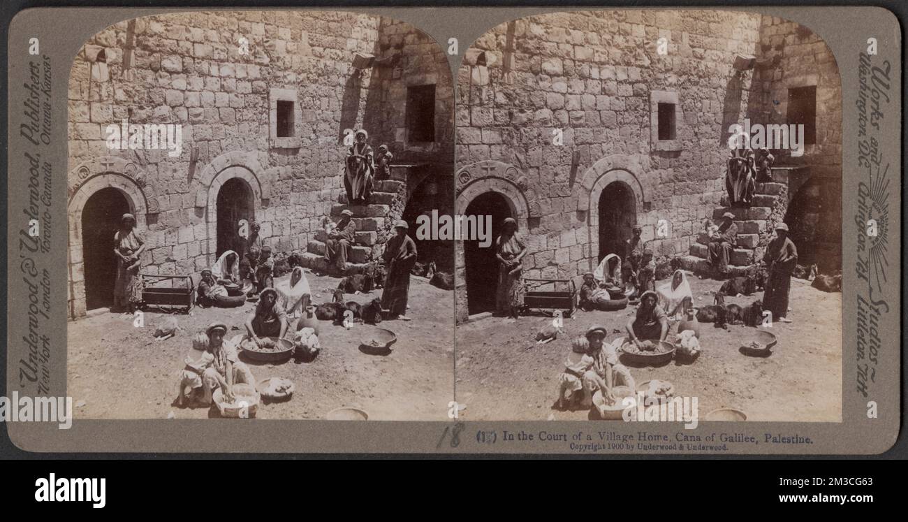 Dans la cour d'une maison de village, Cana de Galilée, Palestine , cours, escaliers Edgar Sutton Dorr Collection de photographies Banque D'Images