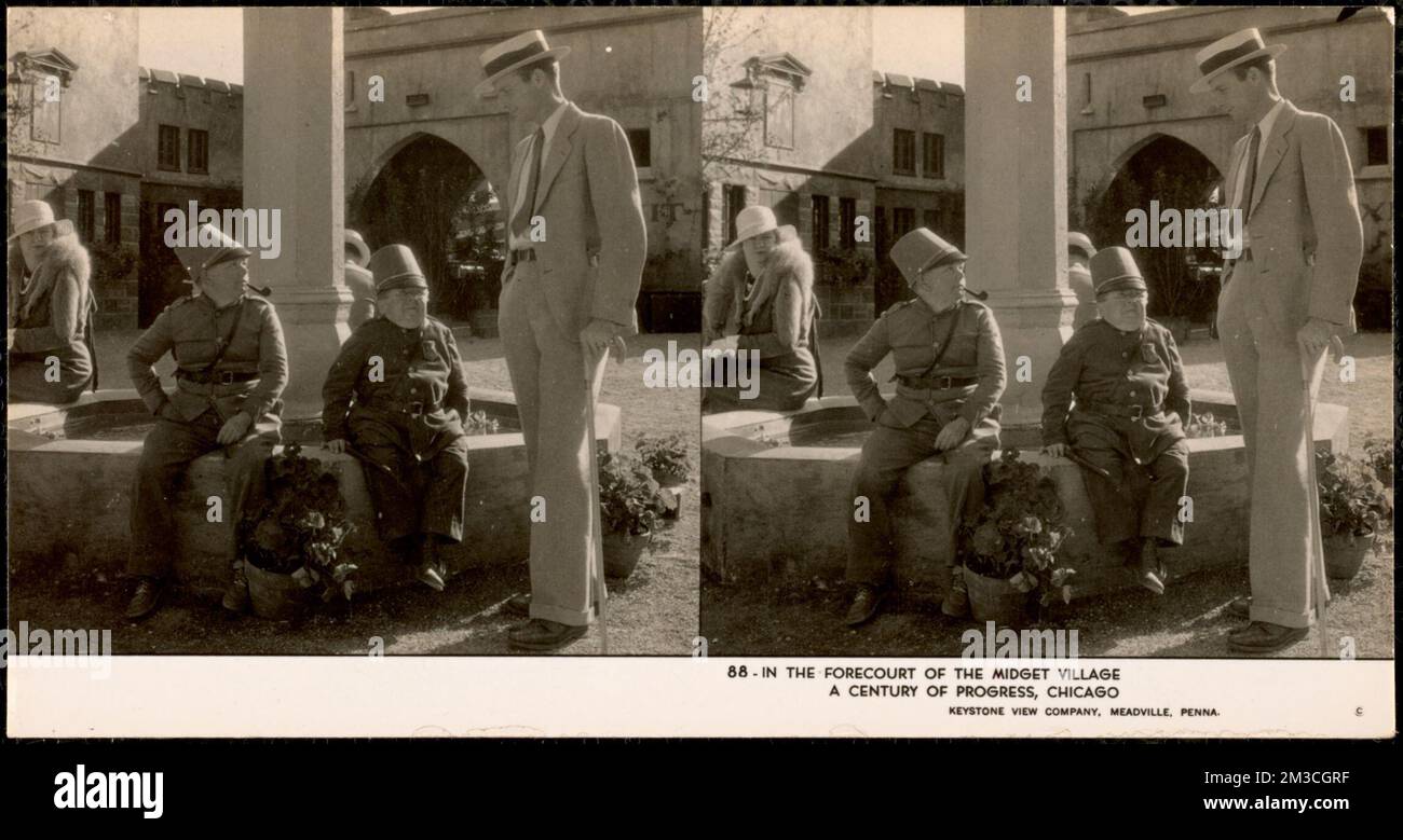 Sur la piste du village midget , Dwarfs, uniformes, Century of Progress exposition internationale 1933-1934 : Chicago, Illinois. Banque D'Images