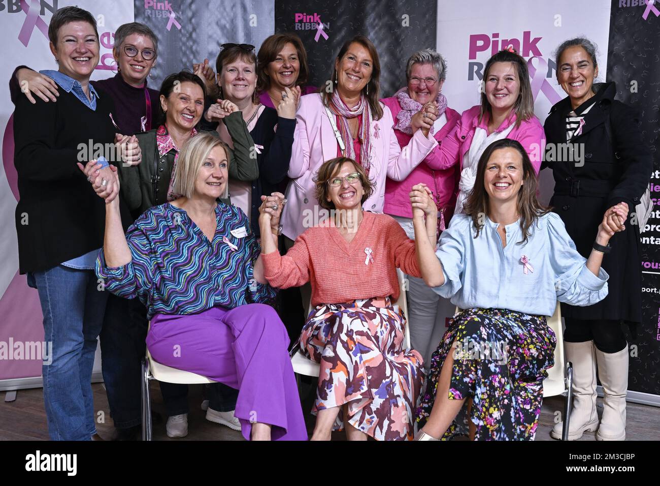 L'illustration montre une photo de groupe lors d'une conférence de presse nationale du ruban rose, à Bruxelles, le mardi 20 septembre 2022. Le ruban rose est un symbole international de la sensibilisation au cancer du sein. BELGA PHOTO LAURIE DIEFFEMBACQ Banque D'Images