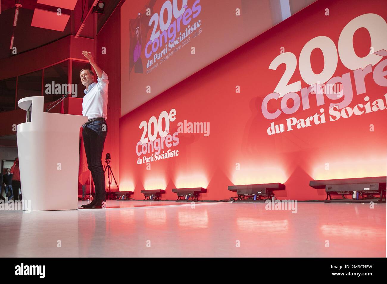 Le président du PS Paul Magnette en photo lors d'un congrès du parti socialiste francophone PS, dimanche 25 septembre 2022 à Bruxelles. BELGA PHOTO HATIM KAGHAT Banque D'Images