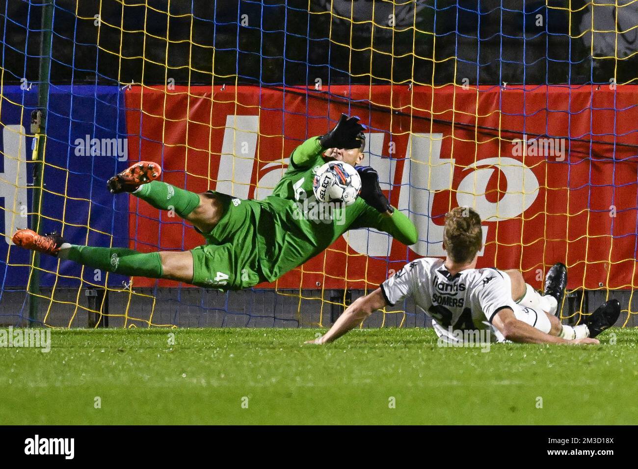 Anthony Moris, gardien de but de l'Union, arrête le ballon lors d'un match de football entre l'Union RUSG Royale Saint-Gilloise et le cercle Brugge, dimanche 09 octobre 2022 à Forest-Vorst, Bruxelles, le 11 e jour de la première division du championnat belge « Jupiler Pro League » 2022-2023. BELGA PHOTO LAURIE DIEFFEMBACQ Banque D'Images