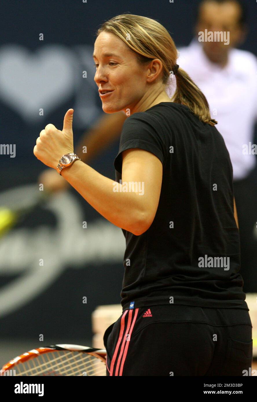 Justine Henin lors d'une journée pour enfants au trophée de tennis Mons  Ethias à Mons. Henin, l'ancien numéro un mondial, a annoncé son retour au  tennis le mois dernier Photo Stock -