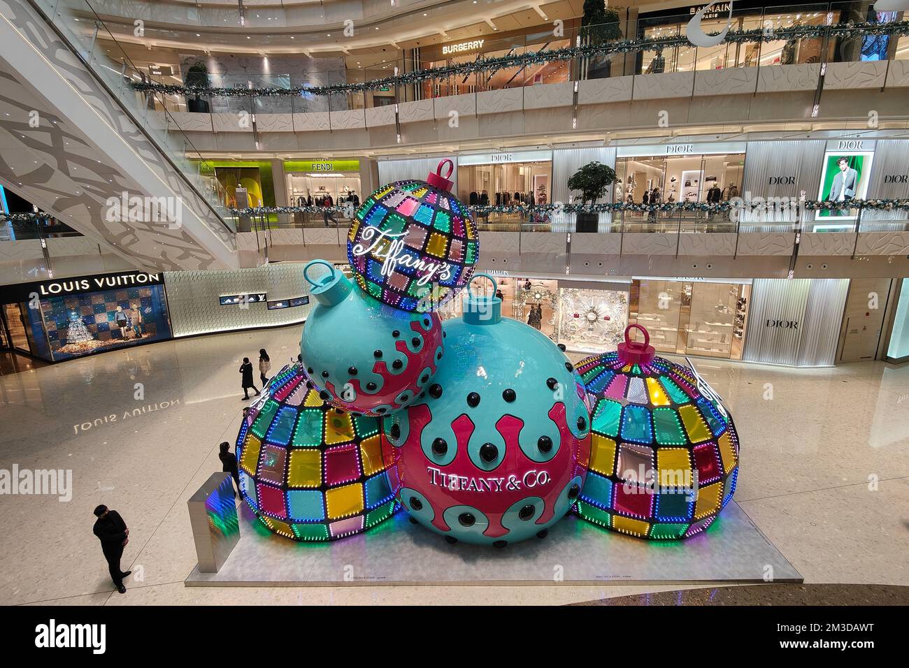 SHANGHAI, CHINE - 14 DÉCEMBRE 2022 - Un espace d'expérience limité à la saison des fêtes Tiffany 2022 à Shanghai, Chine, 14 décembre 2022. Banque D'Images