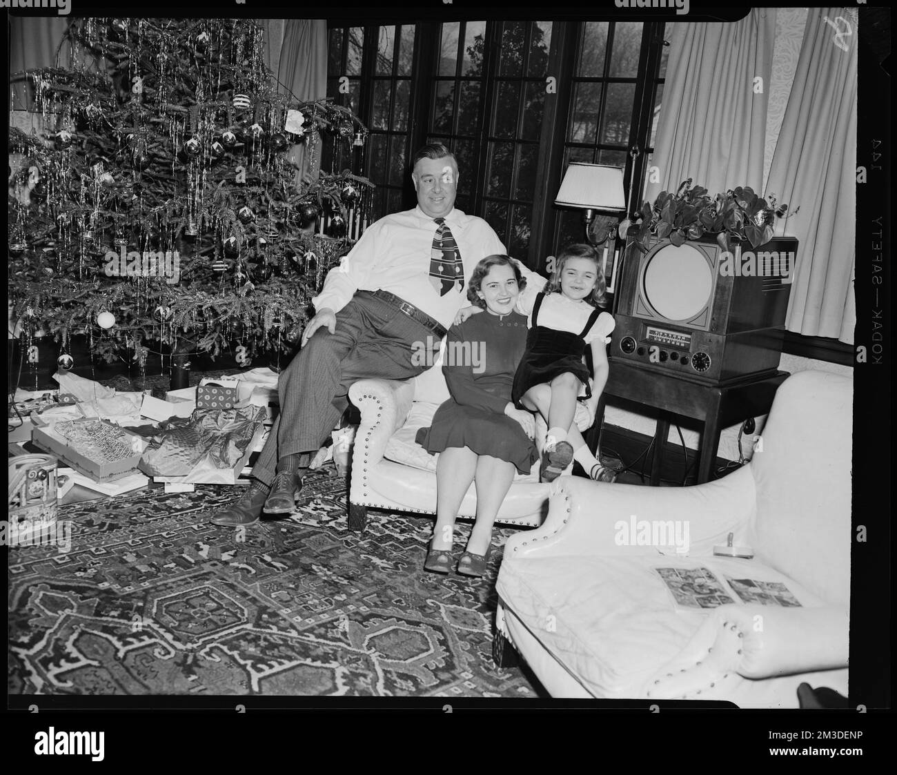 John Deveney et la famille, les familles, les enfants, les arbres de Noël. Collection Leon Abdalian Banque D'Images
