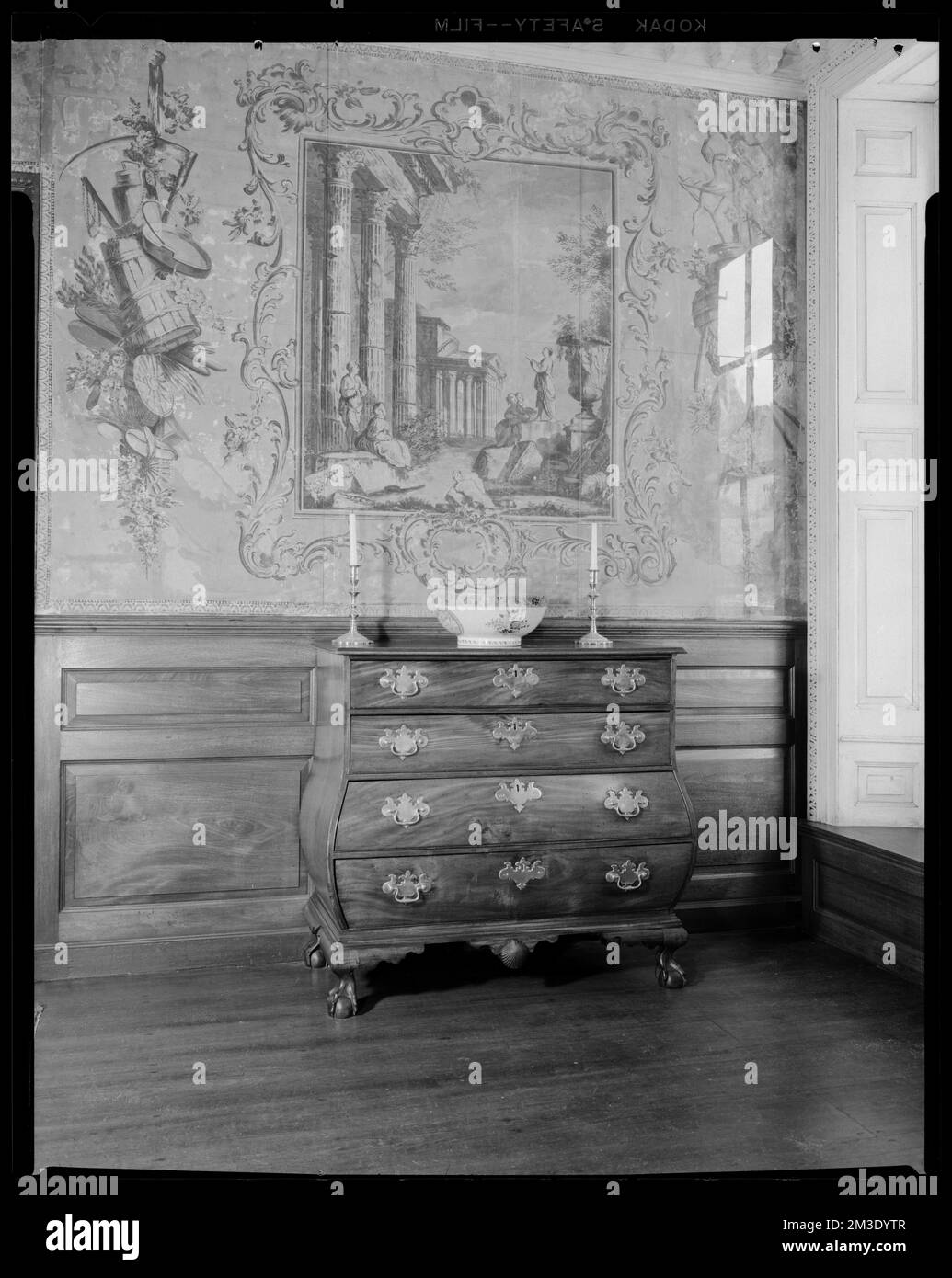 Lee Mansion Bombe poitrine et mur , éléments architecturaux, intérieurs, Fonds d'écran, coffres. Collection de négatifs photographiques Samuel Chamberlain Banque D'Images