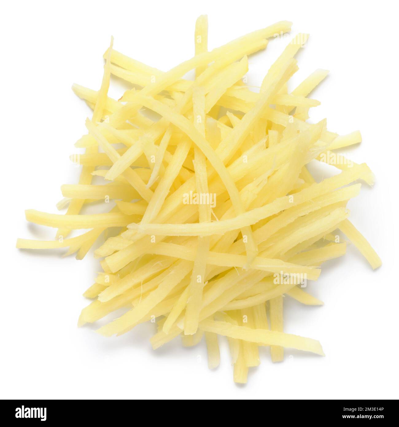 vue de dessus de la pile de légumes racines de gingembre coupé bandes isolées sur fond blanc Banque D'Images