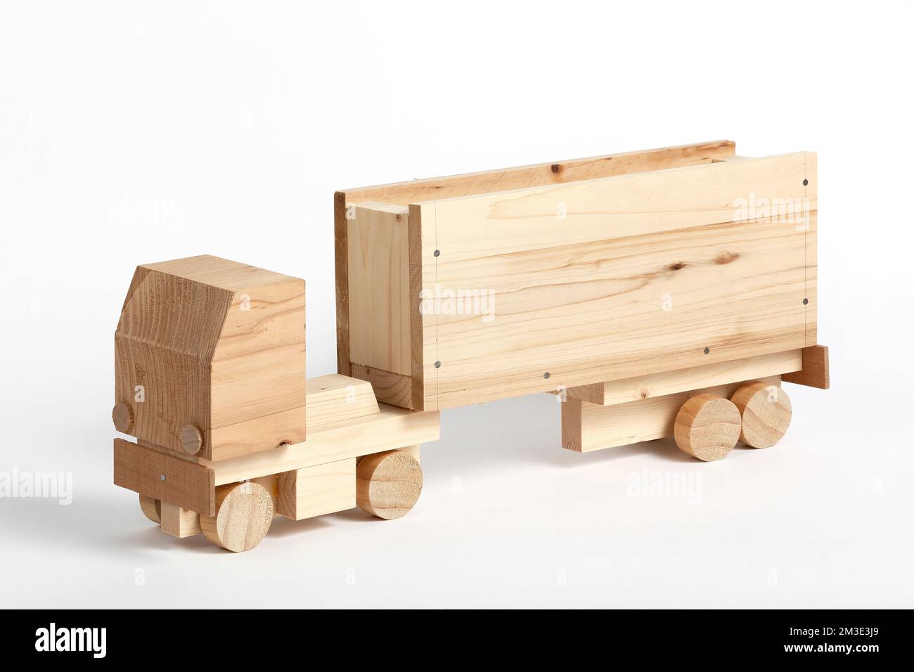 jouets en bois faits main dans le fond simple Banque D'Images