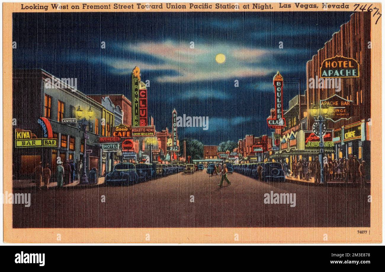 En regardant vers l'ouest sur Fremont Street vers Union Pacific Station la nuit, Las Vegas, Nevada , Villes et villages, Tichnor Brothers Collection, Cartes postales des États-Unis Banque D'Images