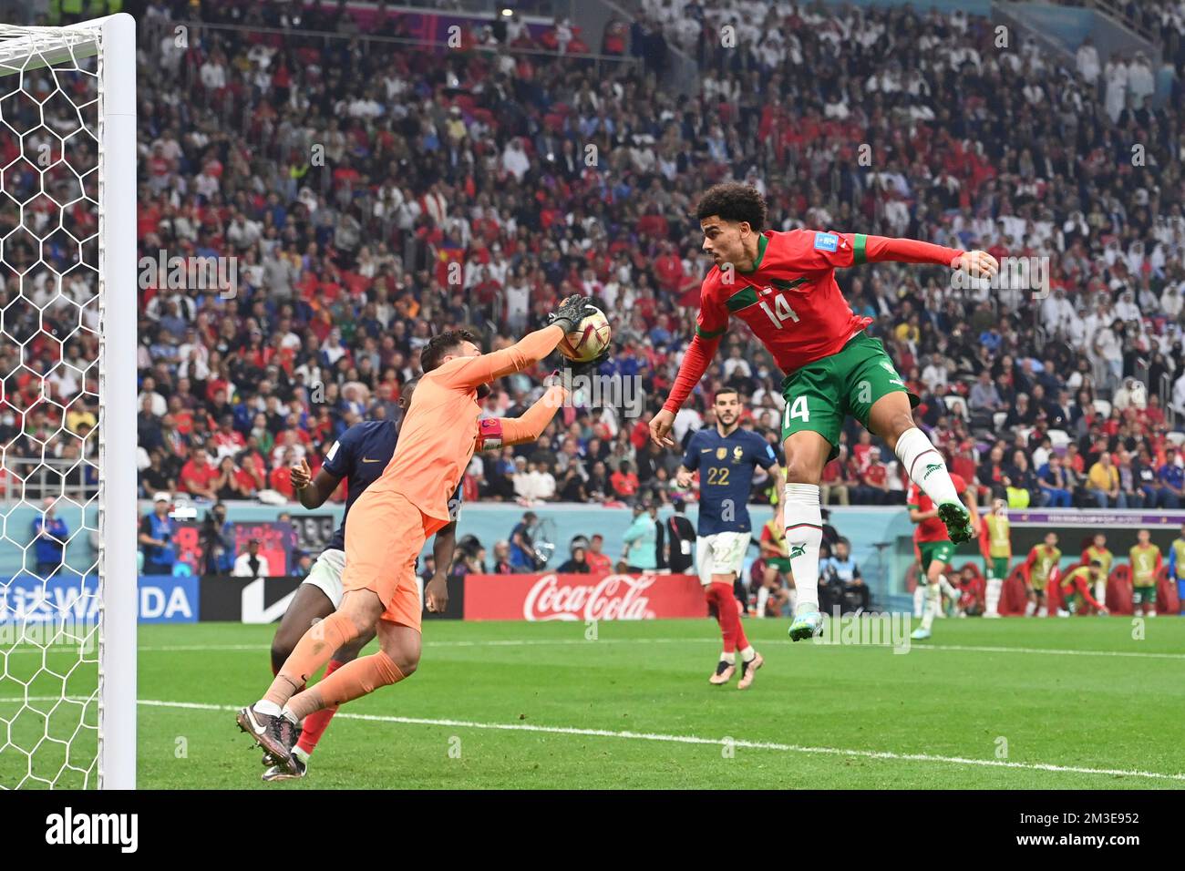 Goalchance ABOUKHLAL Zakaria (MAR), action, duels contre le goalwart Hugo LLORIS (FRA). Demi-finale, demi-finale 62, France (FRA) - Maroc (MAR) 2-0, on 14 décembre 2022, coupe du monde de football 20122 du stade Al Bayt au Qatar, de 20 novembre. - 18.12.2022 ? Banque D'Images