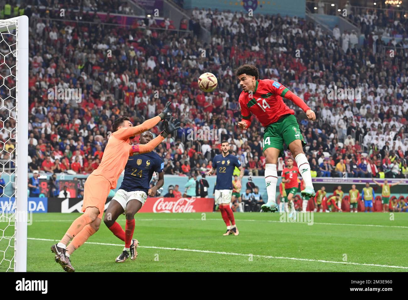Goalchance ABOUKHLAL Zakaria (MAR), action, duels contre le goalwart Hugo LLORIS (FRA). Demi-finale, demi-finale 62, France (FRA) - Maroc (MAR) 2-0, on 14 décembre 2022, coupe du monde de football 20122 du stade Al Bayt au Qatar, de 20 novembre. - 18.12.2022 ? Banque D'Images