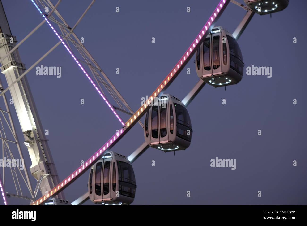 Ferris Wheel à une foire de Bad Dürkheim pour le marché de la saucisse Banque D'Images