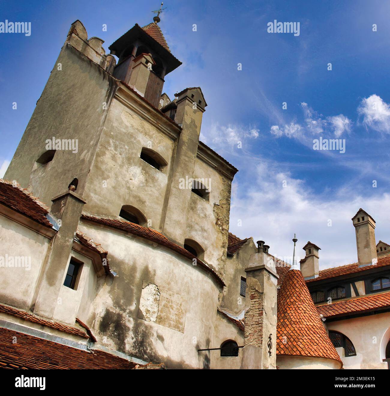 Le château de Bran, connu sous le nom de château de Dracula, est la forteresse la plus célèbre et visitée de Transylvanie (Roumanie) et est situé à Bran, près de la ville de Bra Banque D'Images