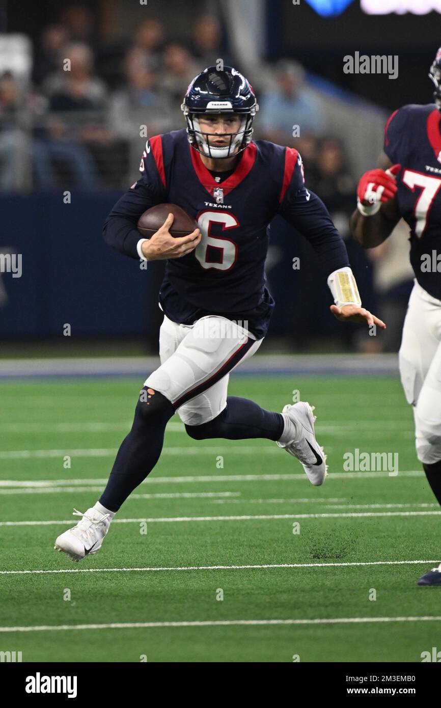 Le quarterback des Texans de Houston Jeff Driskel (6) à bord d'un gardien lors du match de football de la NFL entre les Texans de Houston et les Cowboys de Dallas sur 11 décembre Banque D'Images