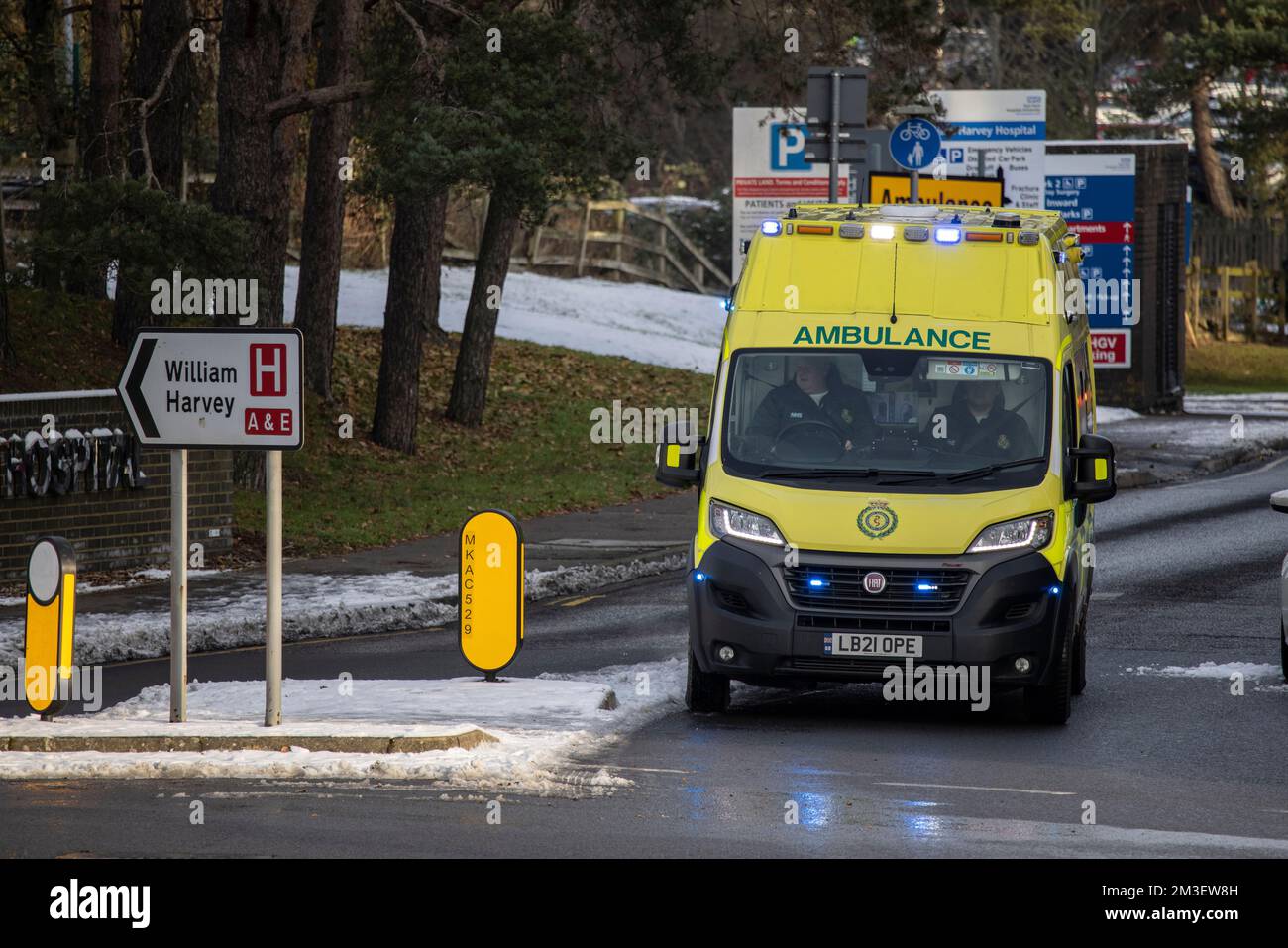 Ashford, Kent, Royaume-Uni. 14th décembre 2022. L'hôpital d'Ashford où l'on pense que les migrants sont amenés après que leur bateau ait été cachré dans la Manche tout en essayant d'arriver illégalement dans le Royaume Uni via des passeurs. Ashford, Kent, Royaume-Uni crédit: Clickpics/Alamy Live News Banque D'Images