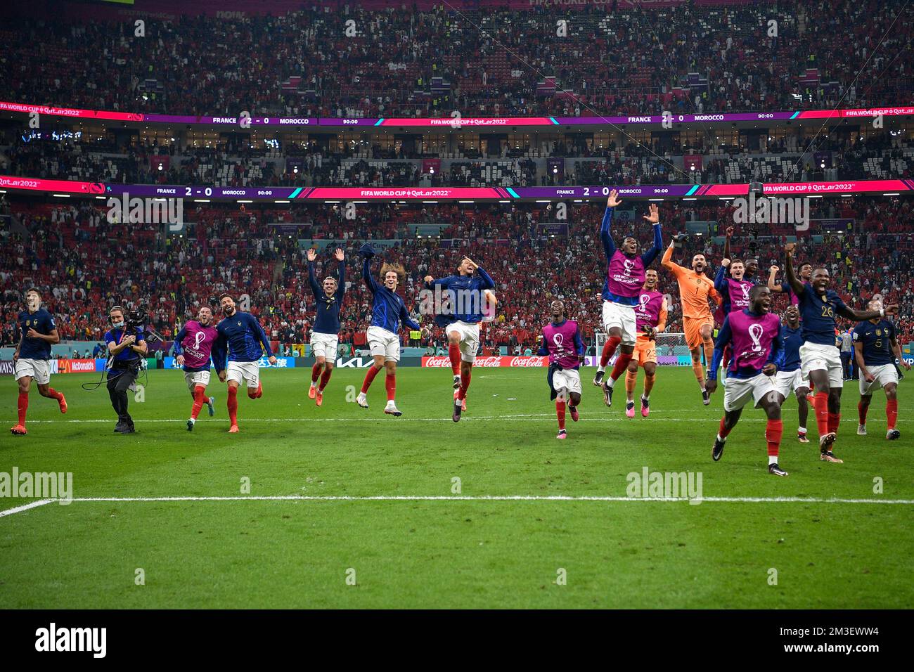 AL KHOR, QATAR DÉCEMBRE 14 l'équipe de France célébrant sa victoire