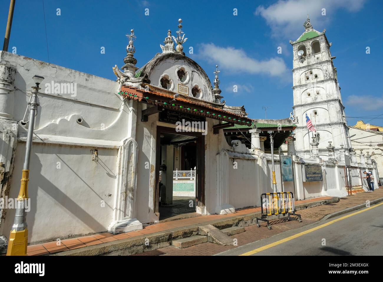 Malacca, Malaisie - novembre 2022 : vues sur la mosquée de Tengkera dans la ville de Malacca sur 30 novembre 2022 à Malacca, Malaisie. Banque D'Images