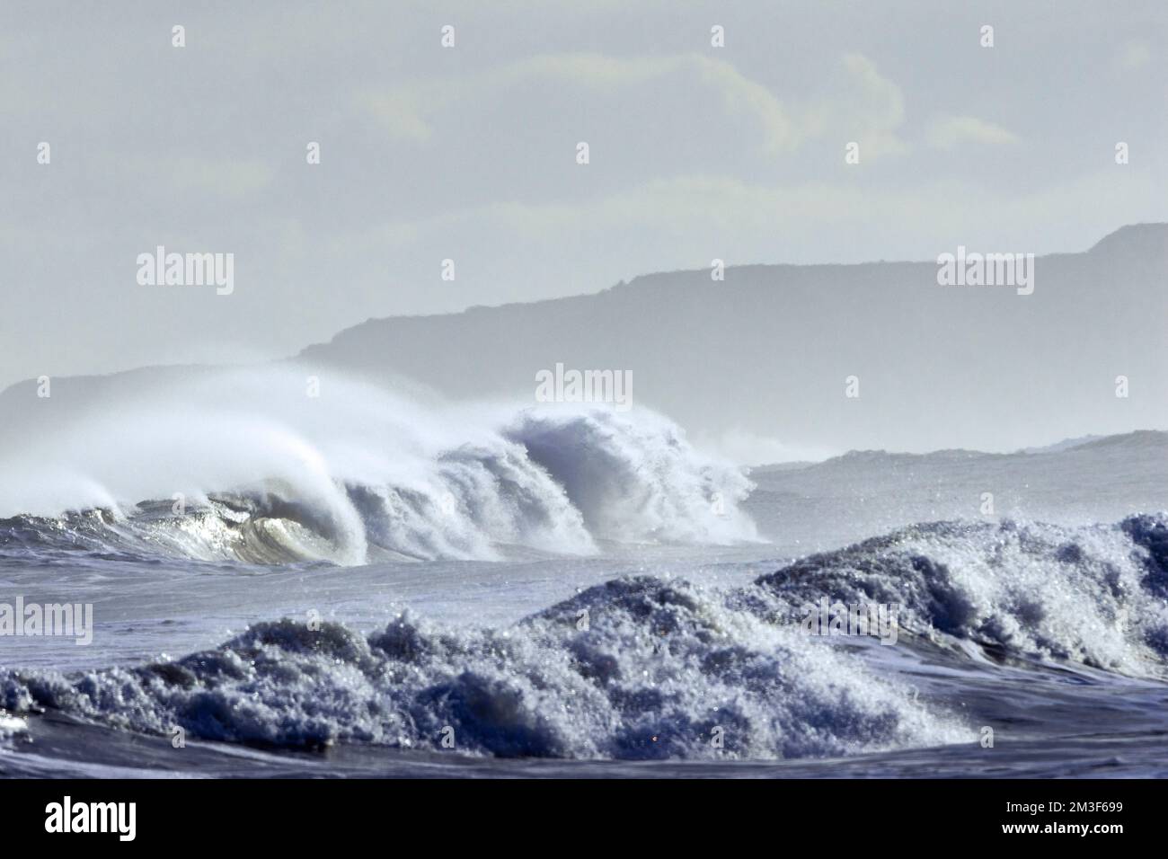 Tempête Mer Image Les tempêtes hivernales au nord poussent rapidement les mers de tempête ...