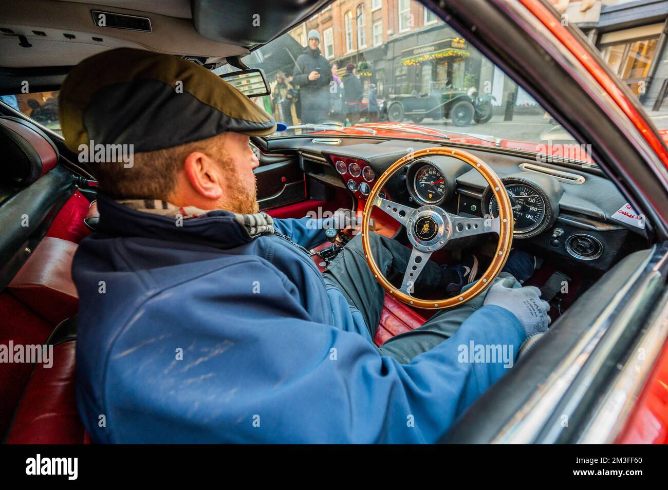 Londres, Royaume-Uni. 15th décembre 2022. 1969 Lamborghini Miura P400 S coupe, estimation £800 000-1 000 000 - Un aperçu de la vente de Street Collector Cars à Bonhams New Bond Street. La vente a lieu le 16 décembre 2022. Crédit : Guy Bell/Alay Live News Banque D'Images