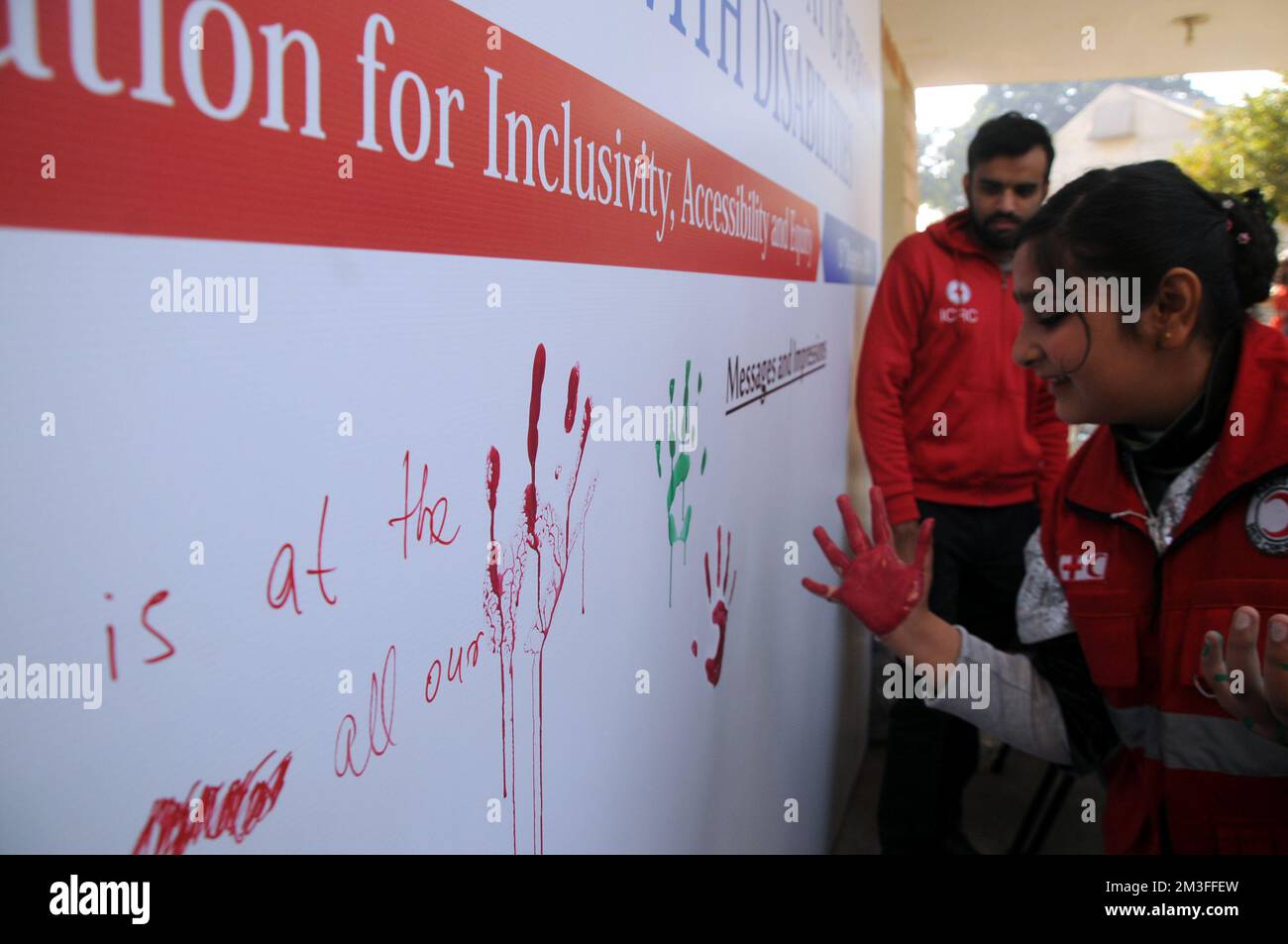 ISLAMABAD, AU PAKISTAN, la Journée internationale des personnes handicapées a été observée aujourd'hui dans le monde entier, qui vise à mettre en lumière les problèmes rencontrés b Banque D'Images