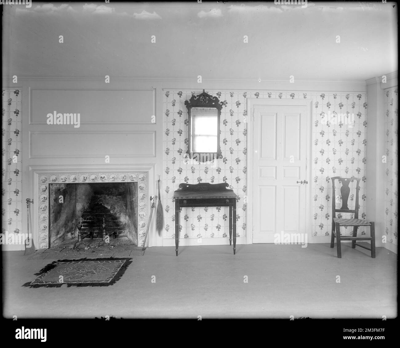 Marblehead, 169 Washington Street, troisième étage Chambre nord-ouest, Jeremiah Lee House , Maisons, intérieurs, Fonds d'écran, cheminées, Lee, Jérémie, 1721-1775. Collection de négatifs sur plaque de verre de Frank cousins Banque D'Images