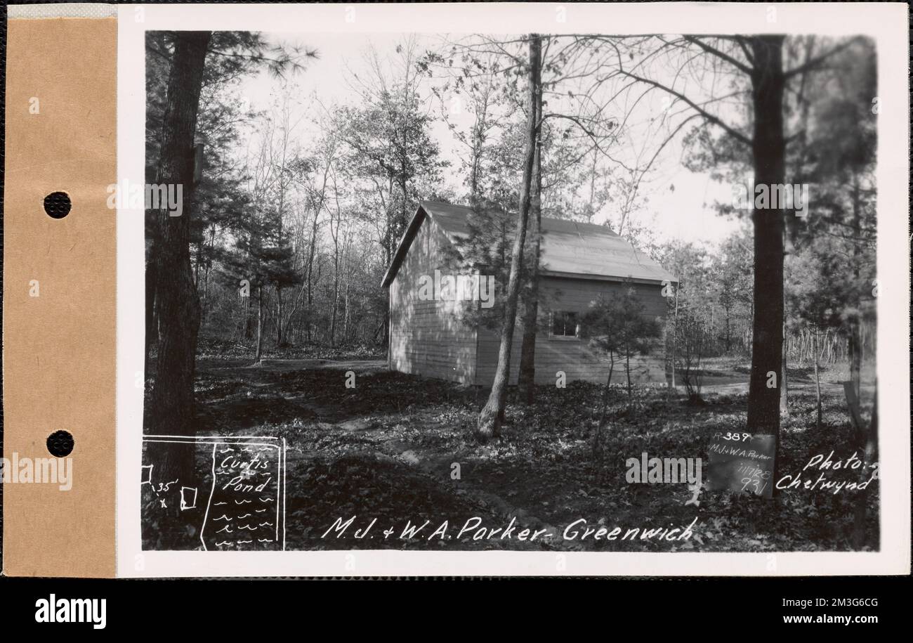 Mary J. et Walter A. Parker, garage, Curtis Pond, Greenwich, Massachusetts, 7 novembre 1928 : Numéro de colis 390-1, Walter A. et Mary J. Parker , ouvrages d'eau, réservoirs, ouvrages de distribution d'eau, immobilier, bâtiments résidentiels, garages Banque D'Images