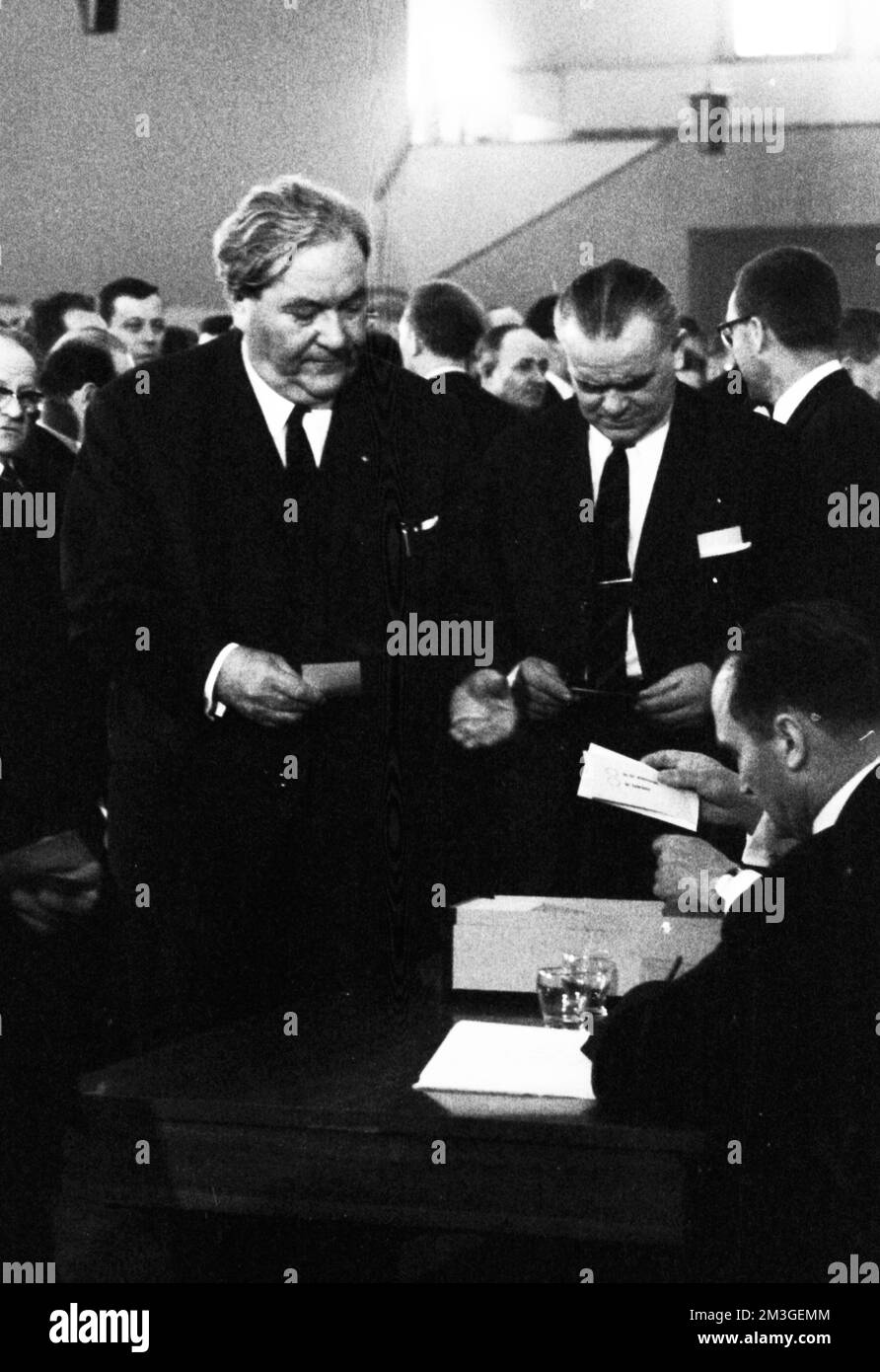 L'Assemblée fédérale a élu le nouveau Président fédéral Gustav Heinemann (SPD) au troisième tour de scrutin le 5 mars 1969 à Berlin, au CDU Banque D'Images