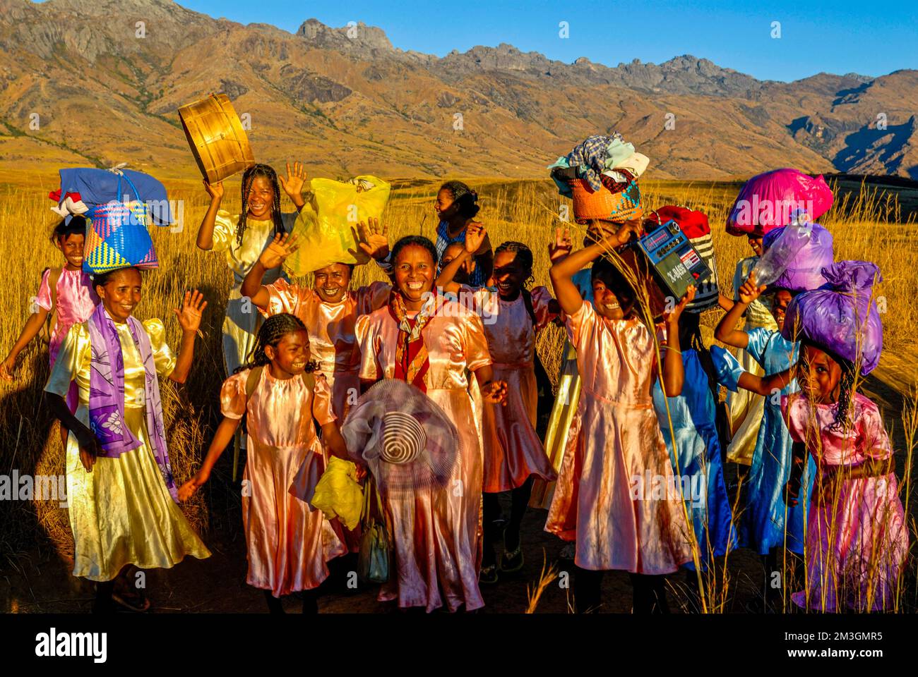 Les gens de la région célèbrent dans le parc national Andringitra, Madagascar, Océan Indien Banque D'Images