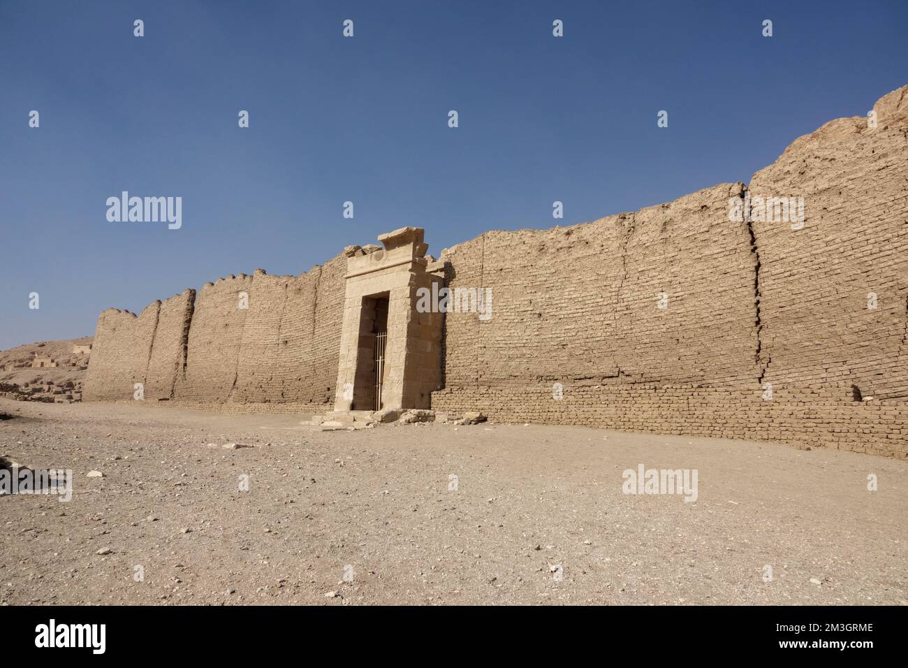 Le Temple ptolémaïque de Deir el-Médineh, le village ouvrier sur la Cisjordanie, Luxor, Egypte Banque D'Images